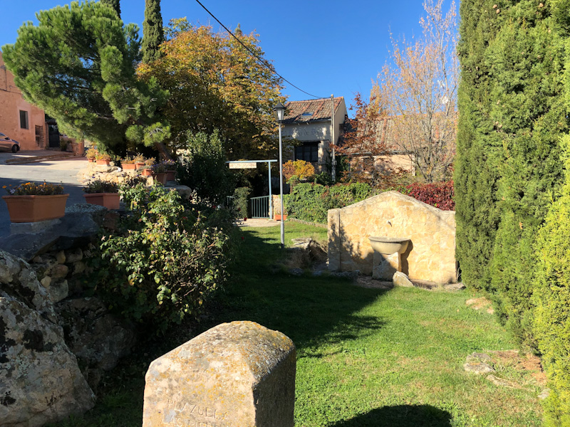 Caño con agua de manantial